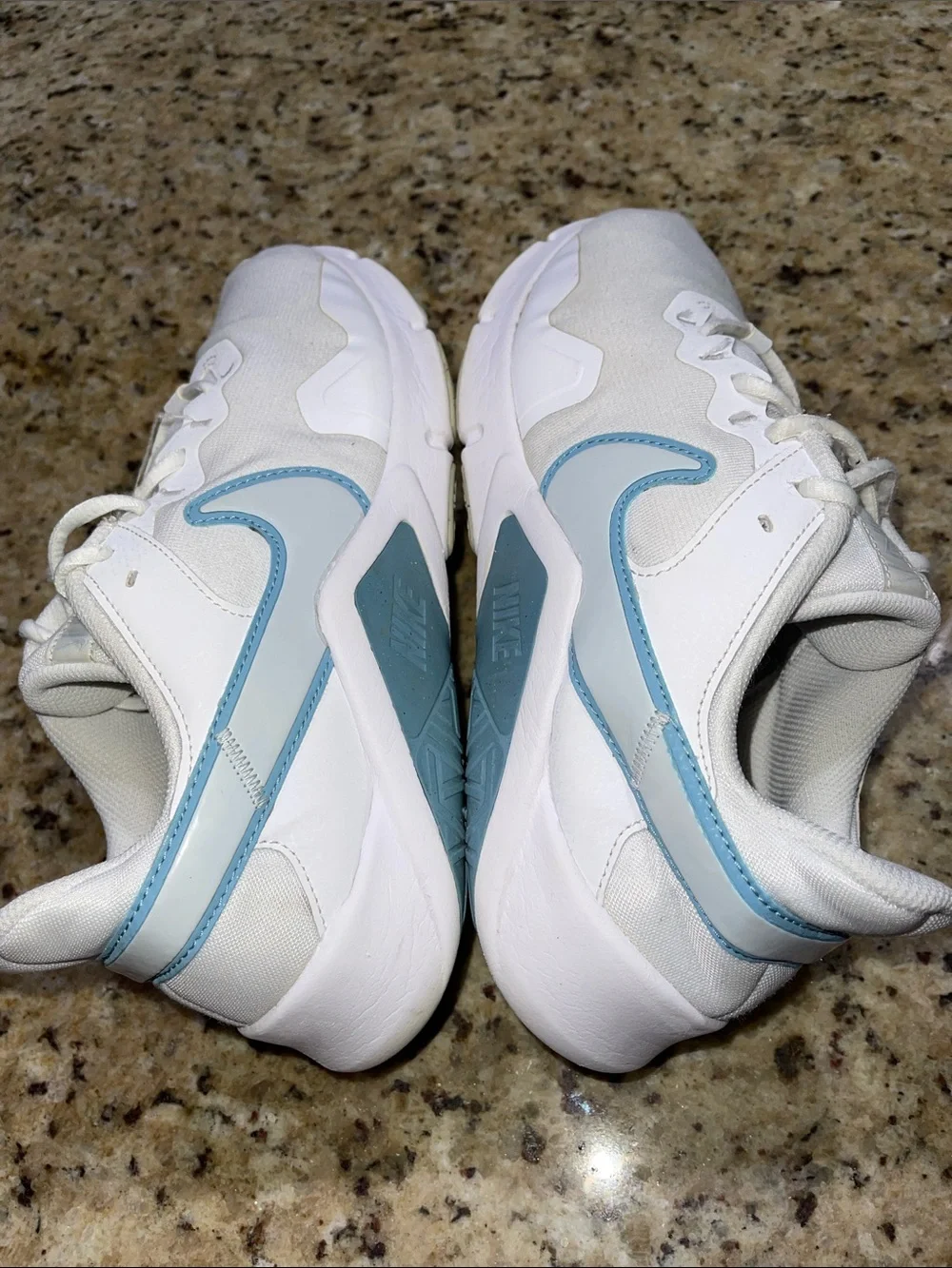 Nike Legend Essential 2